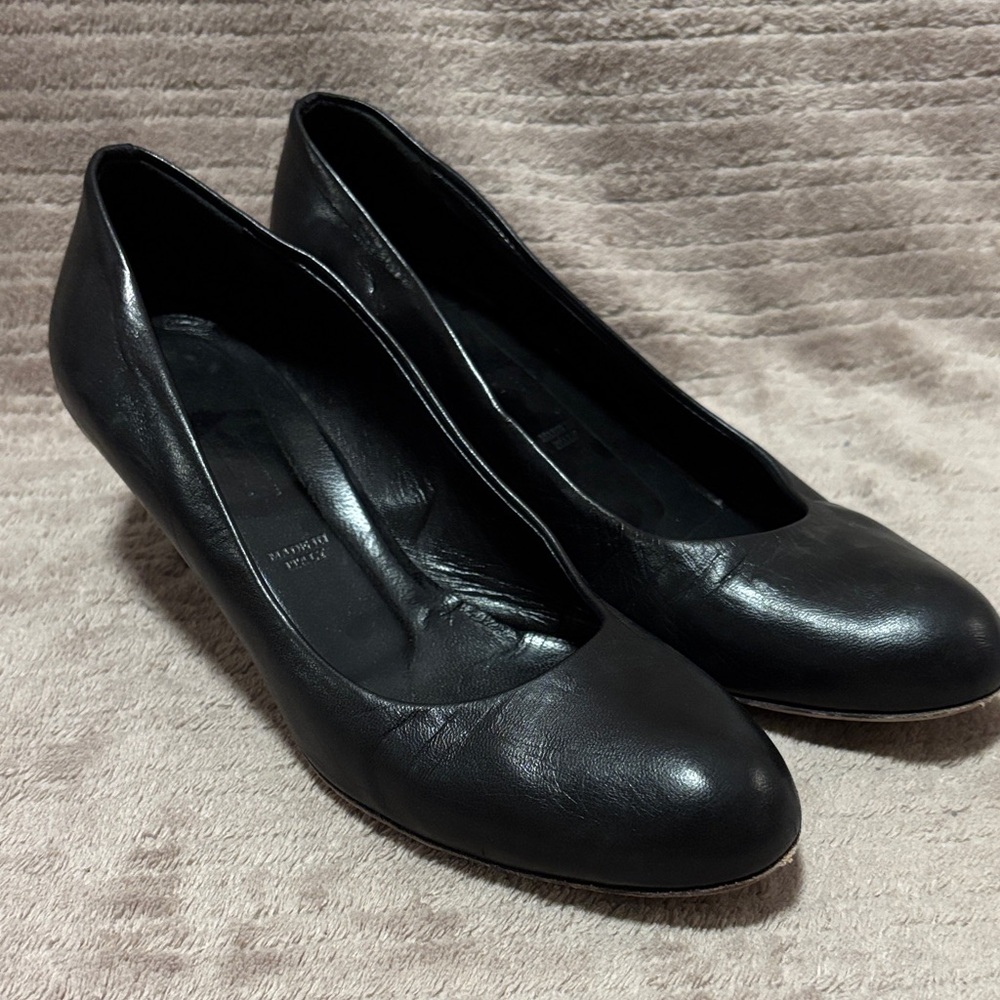 Round Toe Black Bally Pumps